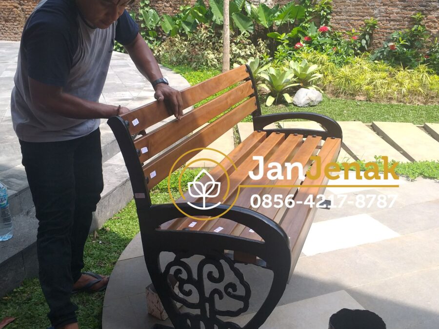 Kursi Taman Besi Antik JanJenak 0856-4217-8787