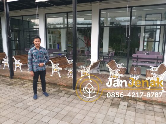 Kursi Taman Besi Antik JanJenak 0856-4217-8787