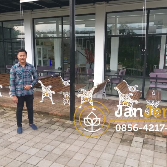 Kursi Taman Besi Antik JanJenak 0856-4217-8787