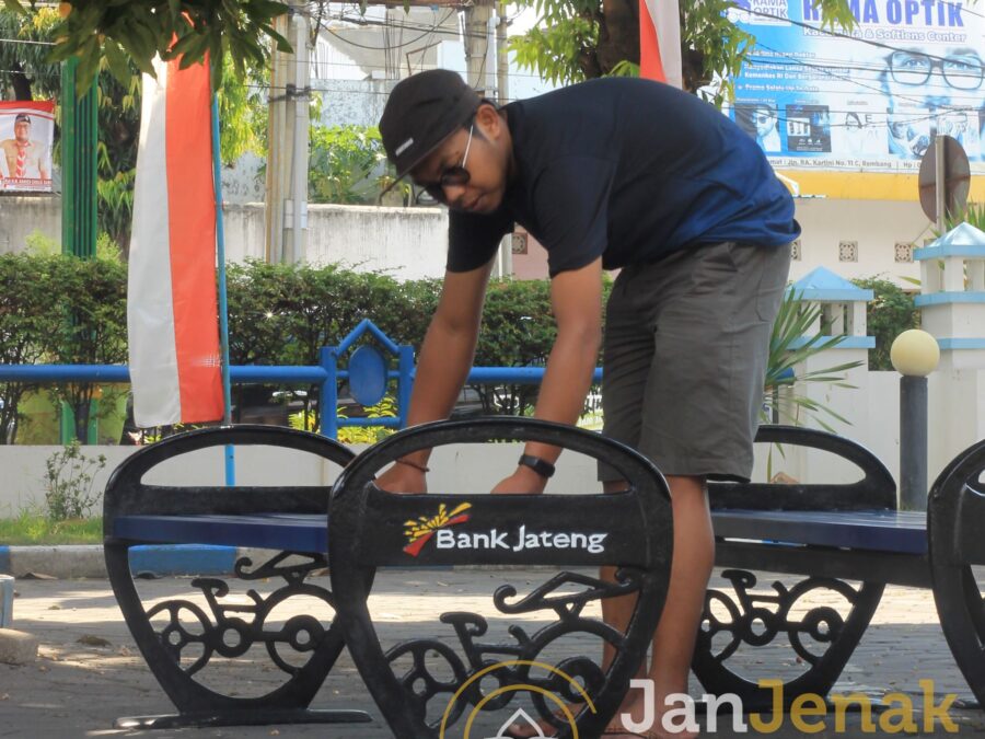 Kursi Taman Besi Malioboro Antik JanJenak 0856-4217-8787