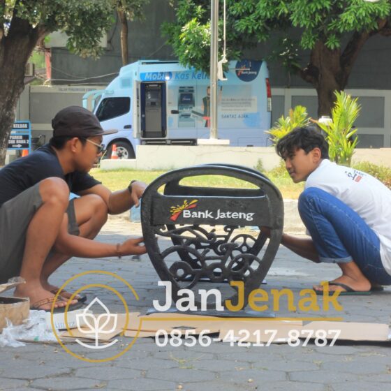 Kursi Taman Besi Malioboro Antik JanJenak 0856-4217-8787