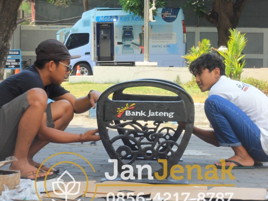 Kursi Taman Besi Malioboro Antik JanJenak 0856-4217-8787