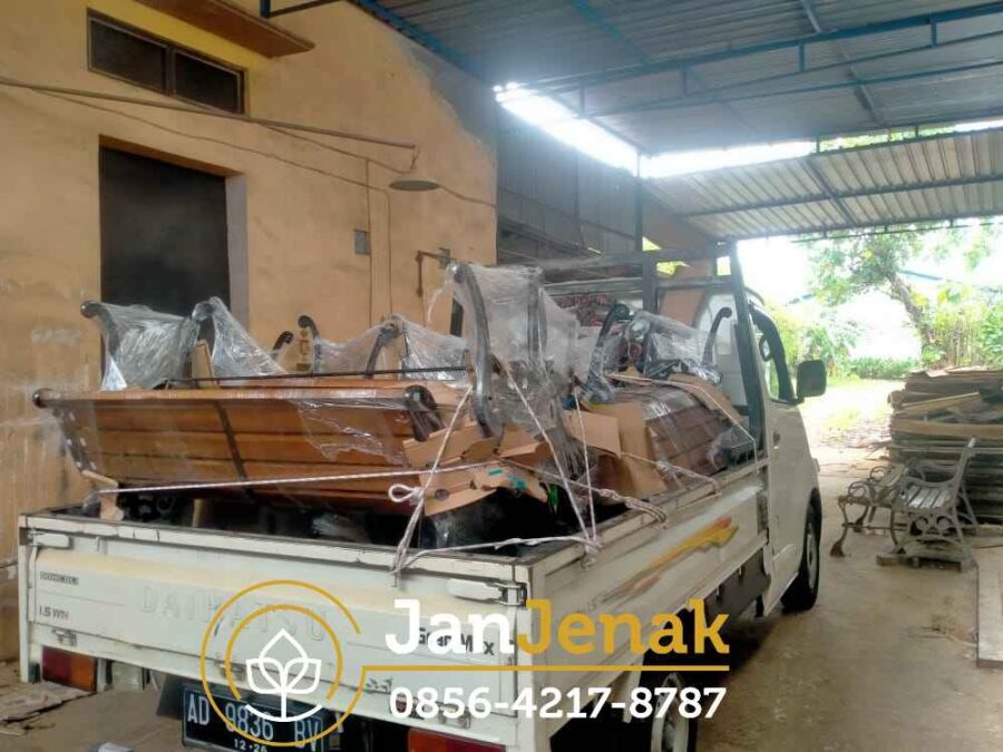 Kursi Taman Besi Antik Jogja JanJenak 0856-4217-8787