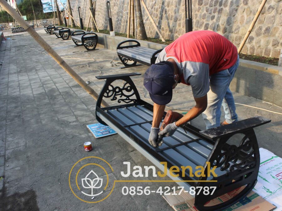 Kursi Taman Besi Antik JanJenak 0856-4217-8787 #kursitaman #kursitamanbesi #kursitamanantik