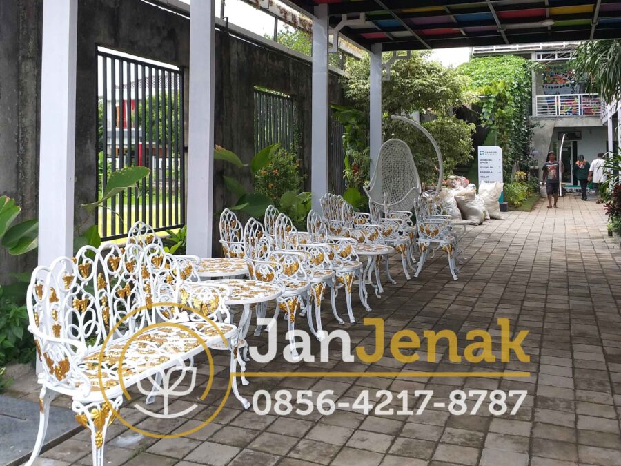 Kursi Taman Besi Antik JanJenak 0856-4217-8787 #kursitaman #kursitamanbesi #kursitamanantik