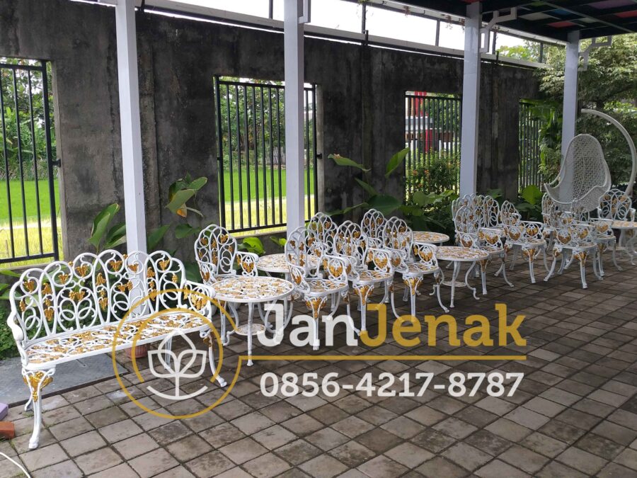 Kursi Taman Besi Antik JanJenak 0856-4217-8787 #kursitaman #kursitamanbesi #kursitamanantik